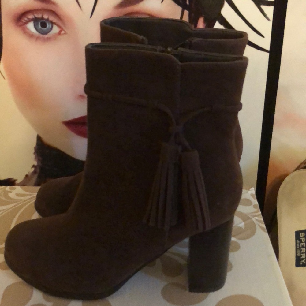 Brown Swede boots with tassels and zippers..